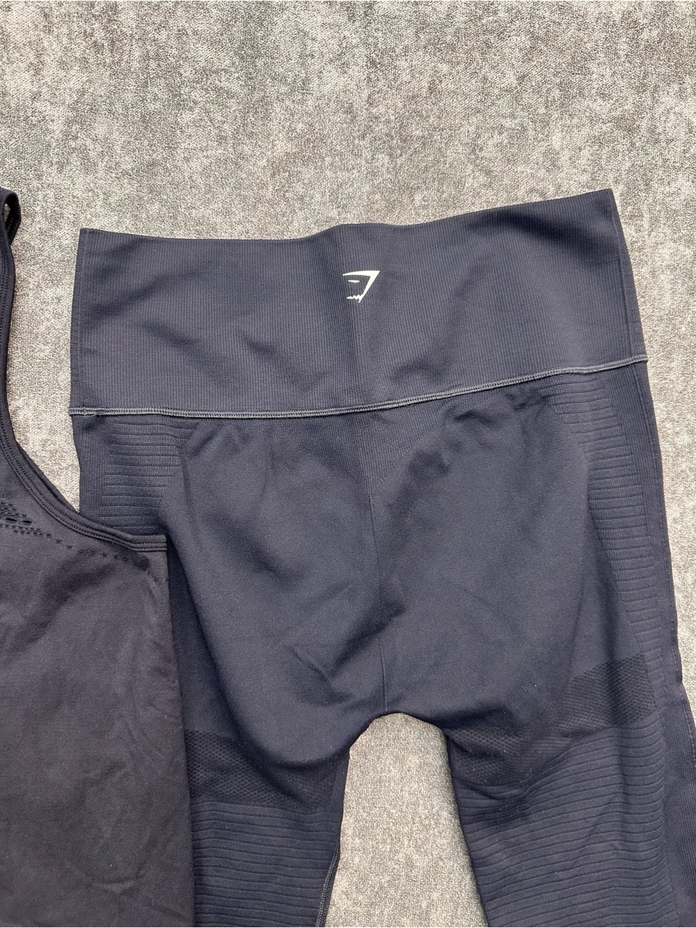 Gymshark Black Seamless Leggings and Cropped Tank Set - Picture 11 of 13